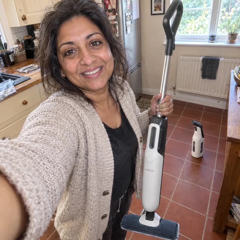 Priya M.'s photo with the Vekto Steam Mop S20