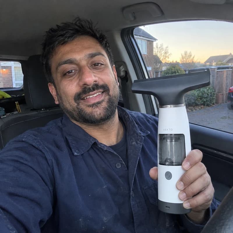 Dev K.'s photo with the Vekto Window Vac W10