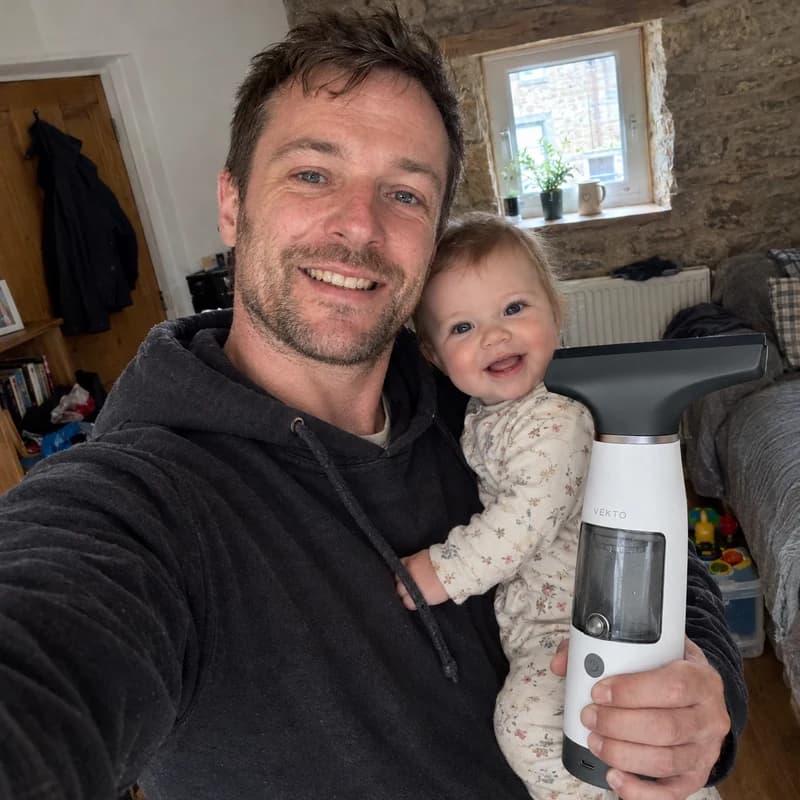 Stuart L.'s photo with the Vekto Window Vac W10